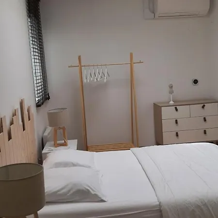 Apartment Central, Parking - 4 Pers. - Fr-1-879-10 Rochefort (Charente-Maritime)